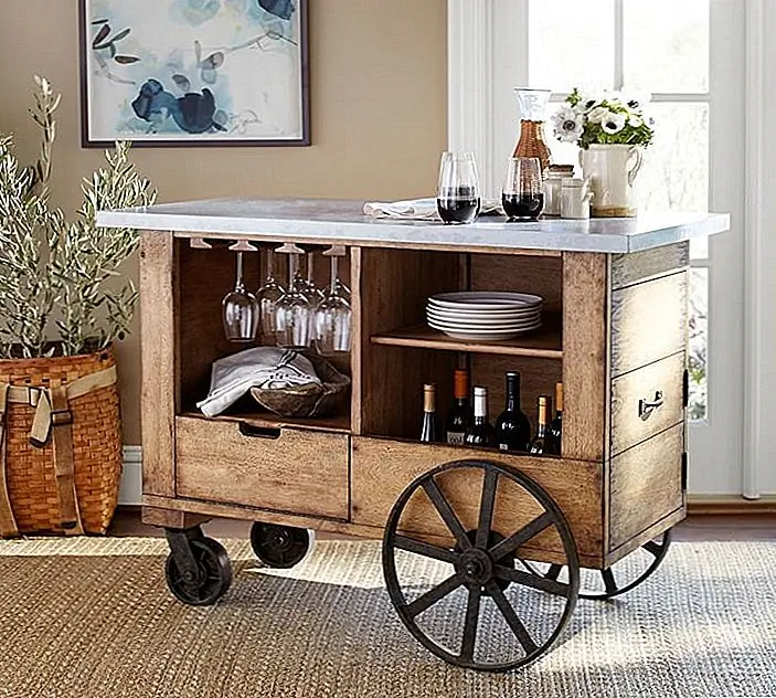 Винтаж-промышленный дизайн картонной гайки Harris предлагает очень своеобразный вид. Он создан из перепрофилированных материалов и обладает богатым характером, который захватывает деревенскую привлекательность оригинальных конструкций, которые вдохновили его. Рама изготовлена из лиственных пород с цинковым верхом. Доступна за 1700 долларов.