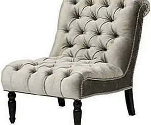 Уютный стул Caitlin со стильными закругленными элементами