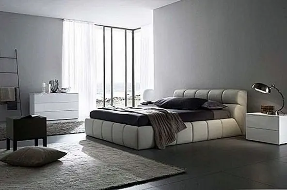 Площадь спальни определяется главным образом центральной частью: кроватью. У этого есть превосходная платформа и изголовье, покрытые лучшей итальянской кожей. Чтобы закончить дизайн спальни, имеются прекрасные ночные стойки из грецкого ореха и шпона и комод, все для современного изысканного внешнего вида. Доступно для 2199 $ от Rossetto Furniture.