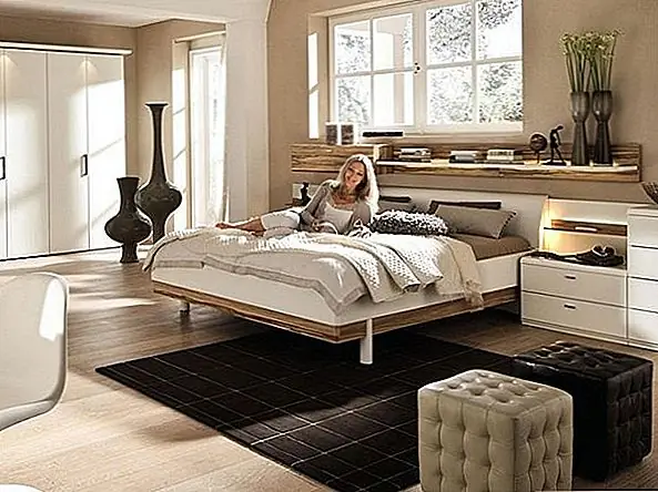 Роскошная компактная кровать Venero II не только очень удобна для лежания, вставания и т. Д., Но и позволяет делать практичные ящики для хранения под каждой стороной кровати. Естественный цвет древесины очень приятен для глаз, и если вам повезло, что у него есть много всего материала для строительства вокруг дома, вам обязательно понравится предмет, показанный здесь, по многим причинам, самым важным из которых является то, что он испускает теплоту и уютное чувство, которое усиливает и стимулирует ваш комфорт и эстетические чувства.