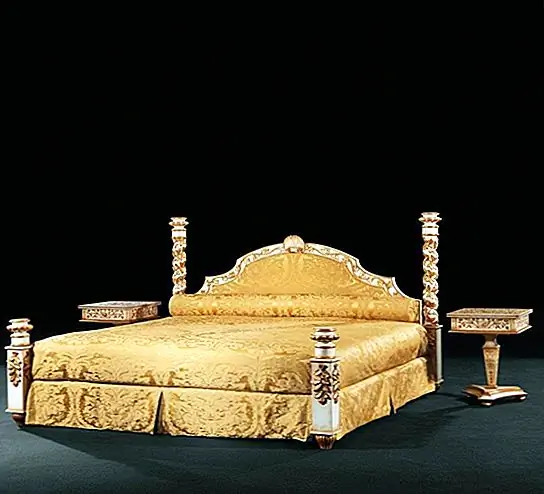 Я должен сказать, что его работа должна цениться не только знатоками, но и всеми людьми, потому что, хотя это немного кричащий по моему вкусу, это качество, и ни одна из неписаных правил моды не была нарушена. Я имею в виду, что это качество и действительно красивый. У меня есть определенные удержания, когда я слышу о чем-то, сделанном из этих материалов, потому что очень легко разрушить все и сделать что-то вроде китча. Я могу себе представить, что такая мебель не дешевая, поэтому, если вы можете себе это позволить, и у вас есть интерьер, который может приветствовать его, попробуйте! {Found on hgid}.