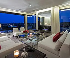 Мебель, которая включает квадратные журнальные столы