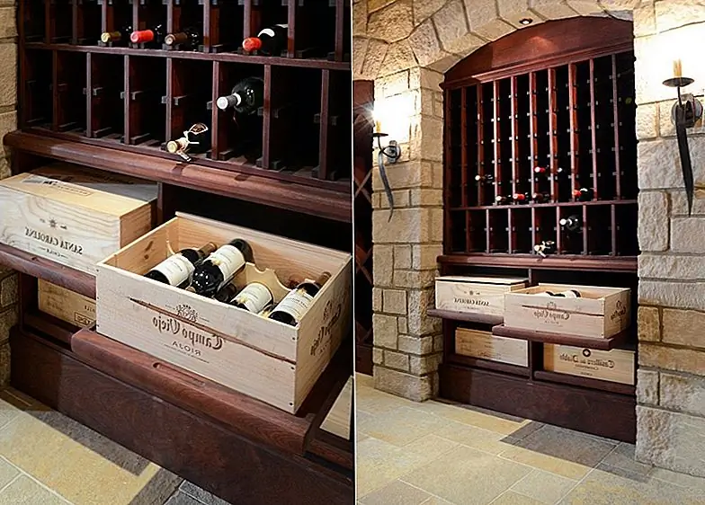 В винных погребах эти полки могут вмещать деревянные ящики, в которых вы можете хранить свои драгоценные бутылки для коллекции, отдельно от остальных, отображаемых в кубиках. {Найдено на furnitureguild}.