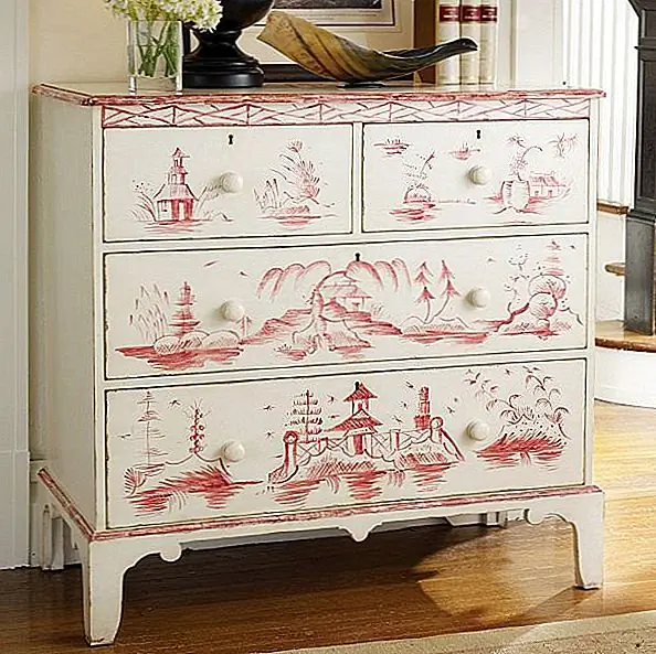 Сомерсет Бэй Эйвон украшен сундуком с мечтательными прибрежными сценами