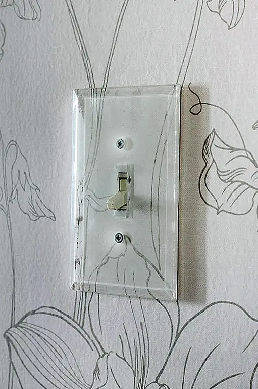 Ищете способ добавить люцита в свой дом в малой степени? Попробуйте люцитовые пластины. Он обеспечивает только кусок шика, который вы хотели, не пытаясь разобраться в мебели.