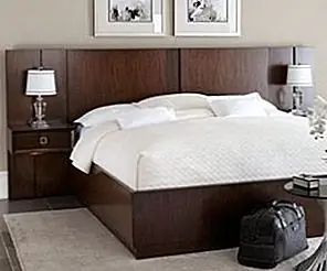 Шикарная кровать платформы Ventura и прикроватная тумбочка