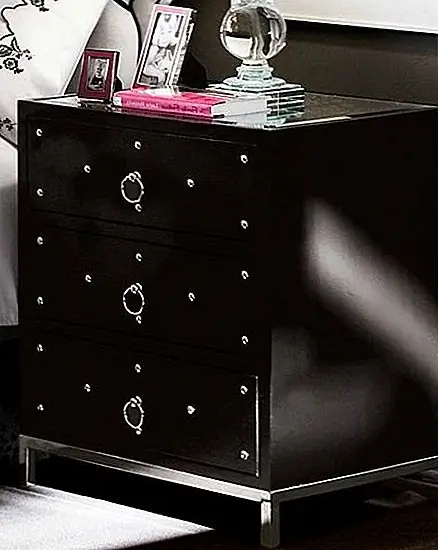 Там установлена кровать размера "queen-size", размер 84 "L x 68" W x 61 "T, кровать размера" king-size "размером 82" L x 83 "W x 61" T и кровать размера "king-size" калифорния, размеры 86 "x x 8" x 61 "T. Другой предмет мебели, входящий в состав этой коллекции, - монохромная тумбочка. Он отличается очень стильным дизайном и выполнен из композитного дерева с отделкой из черного лака. Он имеет никелированное основание, шпильки и оборудование, и он измеряет 24 "W x 20" D x 29 "T. В тумбочке есть три функциональных выдвижных ящика, и она прекрасно сочетается с кроватью Monique. Доступна за 3,999 $.