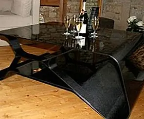 Кофейный столик из углеродного волокна