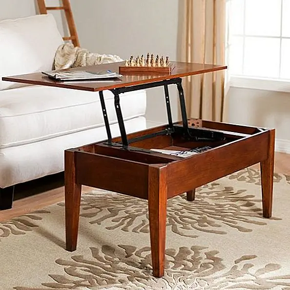 Стол является частью коллекции Turner и эксклюзивным Hayneedle. Его габаритные размеры - 40 Вт x 22D x 18H дюймов. При открытии высота достигает 29,5 дюймов. Внутреннее отделение для хранения вмещает 23 Вт x 18 дюймов. Стол только отправляется в соседние США. У этого есть полированная отделка дуба, верхняя часть, которая шарнирно открыта, угловой дизайн и очень универсальный вид, который позволяет легко интегрироваться во множество декоров.