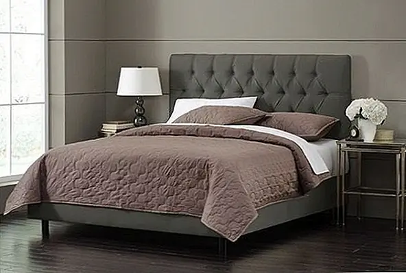 Стильная кровать Skyline с бархатной обивкой