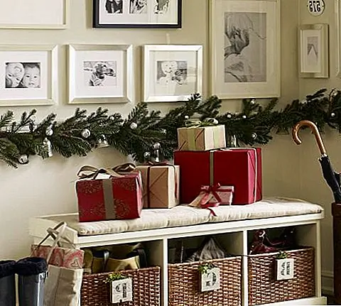 Вот еще одна гирлянда, но на этот раз серебра. Это искусственная ель-гирлянда с мерцающими колокольчиками и санями на ней. Он измеряет 6 дюймов в диаметре и длится 60 футов. Он выполнен из пластиковой сосны с металлическими колокольчиками, стекловолоконными колокольчиками, натуральной веточкой, железной проволокой и лентой из рафии. Концы имеют закручивающую галстук и петлю, чтобы можно было подключить несколько гирляндов. Это отлично подходит как для внутреннего, так и для наружного использования.