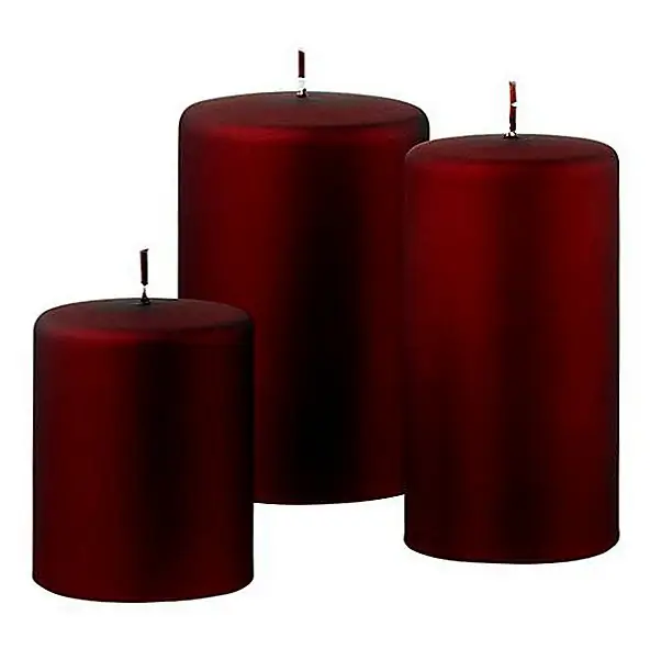Свечи отлично подходят для любого случая. Они имеют очень красивый оттенок красного, что делает их идеальными для Рождества. Они имеют как металлическую, так и матовую отделку, и они состоят из 97% парафинового воска и 3% стеарина. У них есть хлопковый фитиль, и каждая свеча изготовлена вручную. Кроме того, они не имеют запаха. Свечи бывают трех размеров: 3 '' x 4 '', которые будут гореть в течение 50 часов, 3 '' x 6 '' (80 часов) и 4 '' x 6 '' (120 часов).