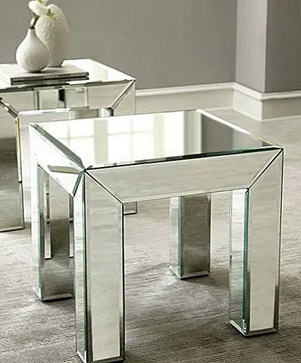 Таблицы уже являются отличными акцентами для дома. Они могут быть еще более привлекательными, если вы выберете зеркальную модель, такую как эта. Идеально подходит для декора гостиной, столик Toshie - это мебель ручной работы со скошенными зеркалами. Он измеряет 20,5 "W x 21" D x 21 "T, он сделан из прессованной древесины и стекла, а если используется парами из двух, он может стать отличным журнальным столиком.