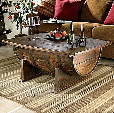 Кофейный столик из дубового виски