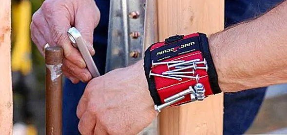 Возможно, вы видели, как ваш папа пытался исправить вещи и вынул винты и болты, чтобы забыть, где он их кладет, и найти новые. Ну, вам повезло, вам не придется иметь дело с этой проблемой, потому что теперь вы можете использовать MagnoGrip. Это магнитный браслет, который будет держать инструменты на запястье во время работы. Это чрезвычайно практично и экономит вам много времени, не говоря уже о том, что вы больше не будете подвергаться стрессу. Magnogrip может быть вашим только за $ 15,99.