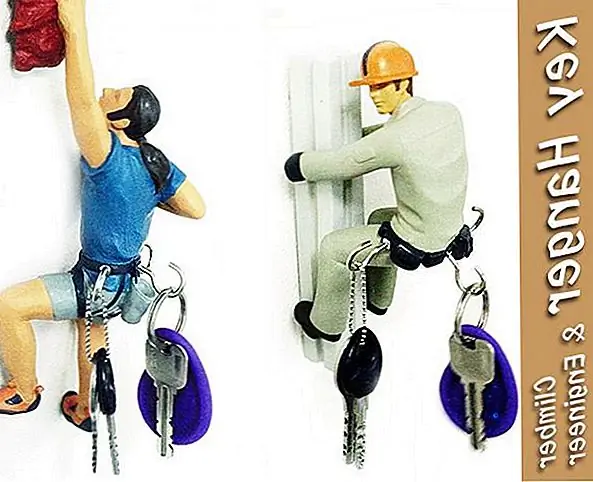 Этот брелок также имеет забавный дизайн. Этот набор из двух держателей ключей имеет форму двух альпинистов. У каждого из них есть крючки, прикрепленные к их поясу, и вы можете просто повесить свой брелок и ключи на них. Это приятный и увлекательный дизайн, и он будет выглядеть хорошо в современном, непринужденном стиле или, может быть, в тематической спальне, офисе и т. Д.