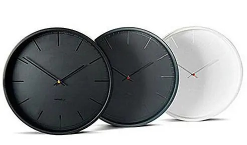 Wiebe Teertstra сказал, что контраст в этом дизайне не сформирован самими цветами, а его отделкой. Глянцевый прозрачный лак для пятен печатается на матовом циферблате, чтобы создать так называемый эффект тон-сюр-тон. В зависимости от света печать индекса будет хорошо видна, слегка видима или вообще не видна. Пусть свет установит тон. Доступен за 140 $.