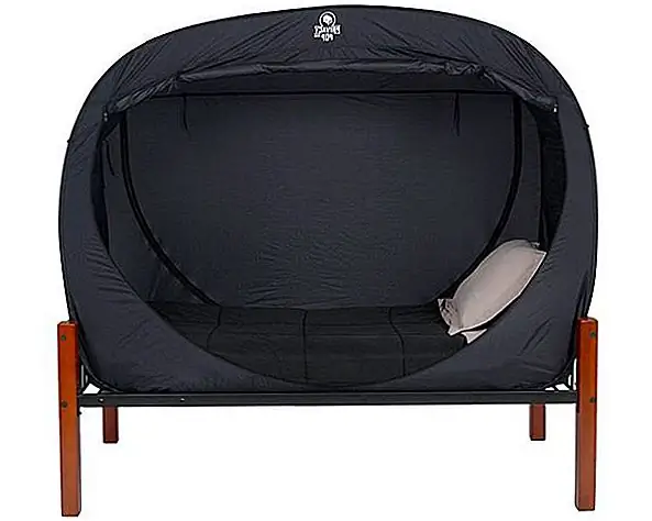 Специально разработанная для студентов палатка для поп-кровати