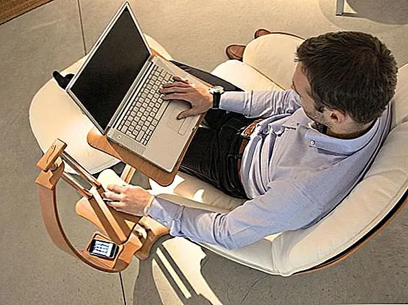 Очень важной деталью является наличие основы, в которой хранится чашка кофе, столь ценная, пока мы работаем. Если мы добавим тот факт, что он также полностью экологичен, независимо от того, какой из трех цветов мы выбираем, мы убеждаем даже экологов в выборе этого вдохновляющего решения!