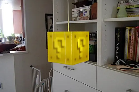 Помните игры нашего детства? Super Mario Bros был одним из них с плохой графикой, но в то время игра была связана с потерей, которую вы заплатили. Этот 8-битный ламповый блок вопроса хочет напомнить нам, что игры должны быть забавными не такими современными: после того, как вы немного поиграете, вы разозлитесь и хотите выйти на улицу, чтобы принять свежий воздух. Эта лампа является заявлением и должна иметь вспомогательную экипировку. Доступно за 75 $.