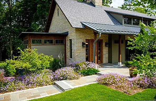 Затраты на землю могут повлиять на ваш бюджет, прежде чем строить. Изображение: Ассоциация подрядчиков ландшафтного дизайна штата Висконсин