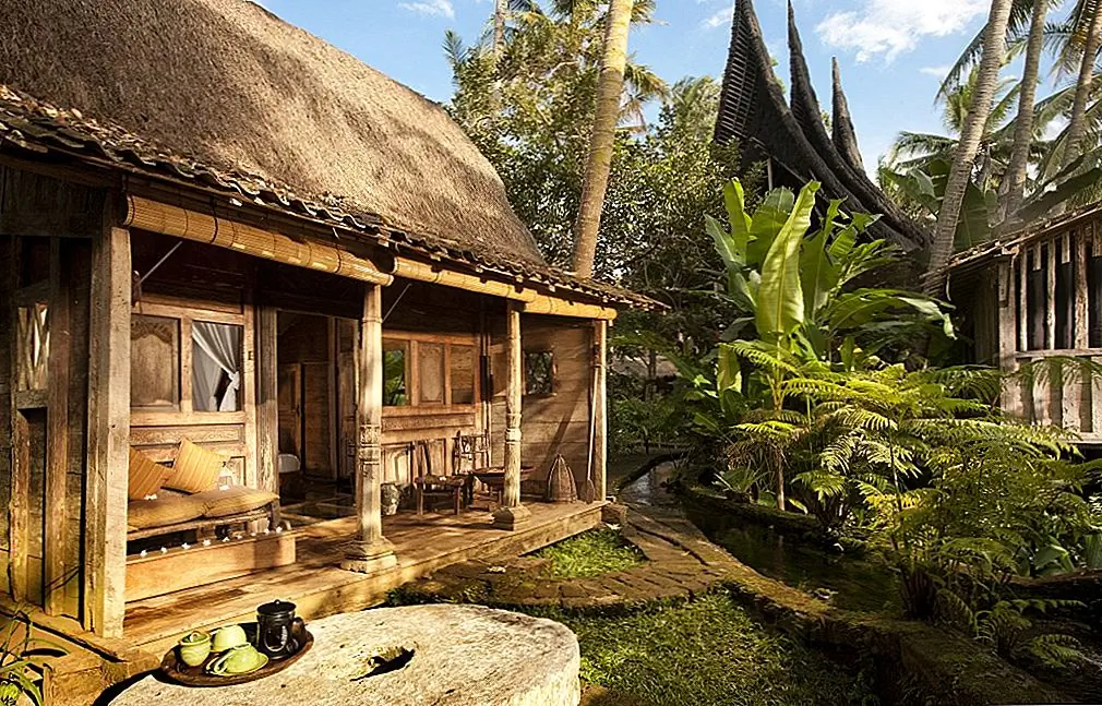 Стеновая кровать будет держать вас подальше от комаров, поэтому не беспокойтесь об этом. Все пространство в сочетании с естественным светом и спокойной синей водой под ногами заставит вас почувствовать себя здесь. Будьте осторожны, как только вы попадете сюда, вы, возможно, никогда не захотите покинуть это великолепное место.