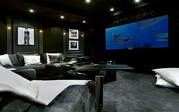 Шале было закончено в декабре 2006 года и было построено в традиционном стиле. В нем много дерева, и это делает его очень уютным. Конечно, это современное шале с новейшими удобствами и развлекательными системами. Он имеет четыре уровня и гостиную в центральном пространстве.