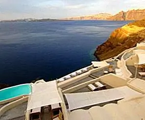 Роскошный и яркий отель Mystique в Санторини