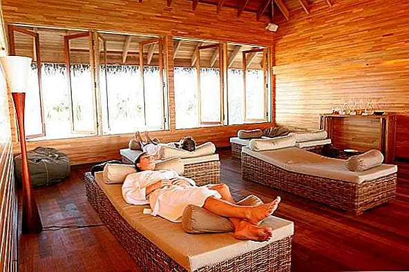 Вы можете попробовать ароматный бокал вина, если вы проверите винный погреб Vinum. Тогда у вас может быть вкусная пицца или отличная еда в пиццерии Fogliani или в специализированном спа-ресторане Raw.