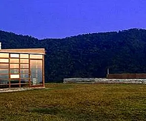 Роскошный отель в Гималаях