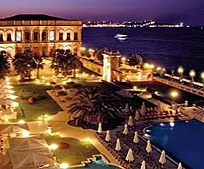 Зрелищный роскошный отель Çırağan Palace из Стамбула, Турция