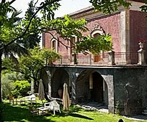 Отель Monaci delle terre nere в Сицилии