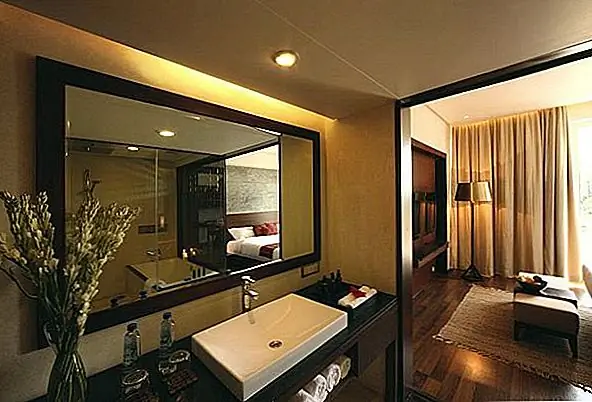 Жилые резиденции Алилы включают в себя гостиную, кухню, три спальни, библиотеку, большой балкон и горничную. Это место функционирует как отель, так как здесь также предлагаются косметические и оздоровительные процедуры на местном уровне с использованием целебных свойств свежих натуральных ингредиентов, которые гости могут насладиться в Spa Alila.