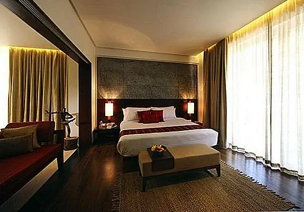 Вы можете провести свободное время в Alila Bangalore всего за 5900 INR (US $ 131) за одноместное размещение и 6400 INR (142 доллара США) за двухместное размещение в номере-студио, включая завтрак, Wi-Fi и удобства для проживания Alila. Если вы предпочитаете костюмы SOHO, вы можете наслаждаться ими за 18 000 INR (280 долларов США), а предложения для костюмов для отдыха начинаются с 19 000 INR (400 долларов США).