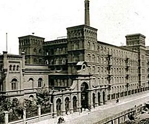 Современный отель «Лодзь», «Заброшенный старый завод»