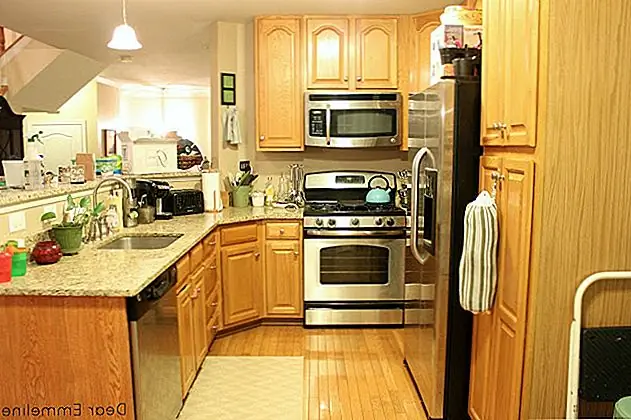 Как только начнется новый год, вы должны найти время для более масштабного проекта, например, покрасить кухонные шкафы. Это когда он, скорее всего, будет чувствовать себя возбужденным и полным вдохновения. Проект не обязательно сложный, и он полностью изменит декор на вашей кухне. {Найден на dearemmeline}.