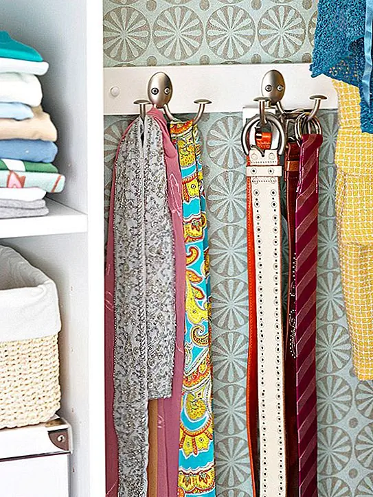 Болезнь ваших поясов теряется в суете и суете занятого, захламленного шкафа? Найдите их легче, подключив их к крючкам!