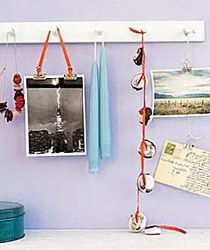 Создайте что-нибудь немного вычурное! Добавьте цветы или фотографии ….. блеск или кнопки. Возьмите старую вешалку и превратите ее во что-то новое и красивое!