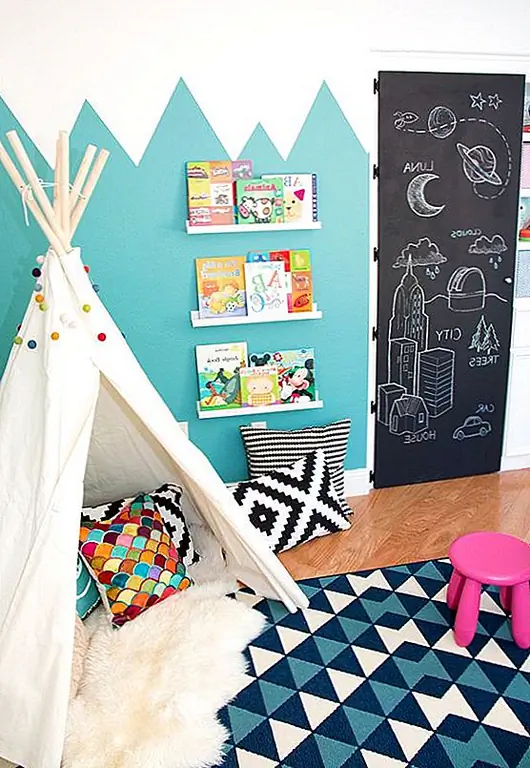 Давайте не будем оставлять детей из овчины! Бросьте один или два из них под подушки в их частный уголок для чтения, и именно там вы найдете их всю зиму. (через Design By Numbers)