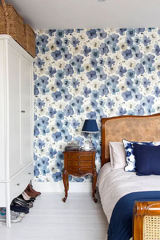 Возможно, мы с уверенностью можем сказать, что цветочные узоры здесь, чтобы остаться. Хотя они, безусловно, хорошо сочетаются в более старом доме, вы можете использовать их и в современной спальне. Когда они будут в таких мягких оттенках, они подойдут почти везде.