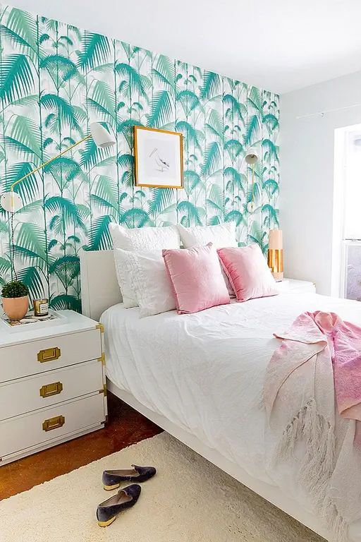 Просто мысль о приключениях в джунглях интересна. Наполните свою спальню некоторым из этого волнения, установив листовые обои. Добавьте оттенки цвета в ваши акценты для постельных принадлежностей для полного эффекта приключений джунглей.
