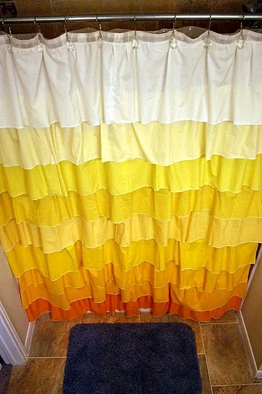 Действительно, они заставили меня на «ombre». И, отлично, «ruffle», тоже. Хотя это было создано как занавески для душа, я думаю, что это было бы невероятно, как обычный занавес, особенно в спальне девушки или в веселой прачечной. Очень легкий DIY с огромным ударом. {Найден на itstaylormade}.