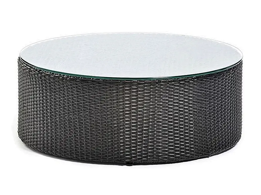 Кроме того, современный и простой, но с более случайным очарованием, стол Арены имеет основу, разработанную так же, как и для стола Tibidabo (с покрытием из порошкового алюминия и тканевого волокна). Верх из прозрачного закаленного стекла.