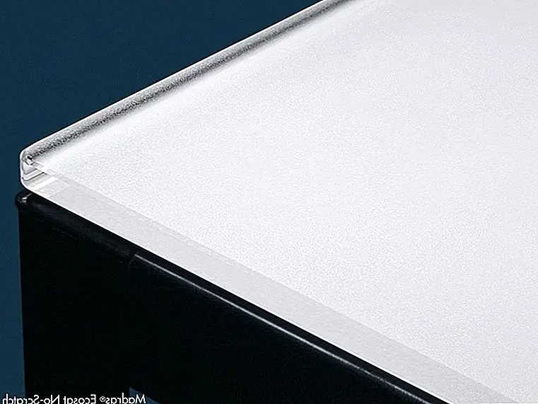 Для кухни стильный вариант может быть стеклянным счетчиком. Рабочая поверхность Ecosat без царапин проста и подходит для столов и кухонных и кухонных столешниц и рабочих поверхностей. Поверхность тонко текстурирована, устойчива к царапинам, устойчива к пятнам и отражает. Он может быть укреплен, лакирован или посеребрен. {Найден на vitrealspecchi}.