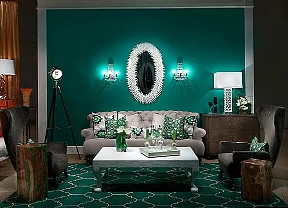 Прекрасный тон, этот темно-зеленый легко полюбить. Богатый внешний вид и стильный стиль, изумруд отлично смотрится на стенах и на мебели. Используйте спорадически вокруг вашего домашнего офиса, чтобы усиливать моду или одевать всю свою гостиную в тоне. Он окутает пространство и создаст атмосферу, в отличие от любого другого в доме.