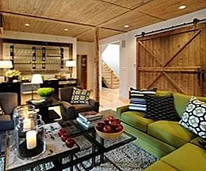 Способы, в которых вы можете творчески включить сарайские двери в свой домашний декор