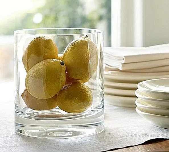 Это два за один дизайн. Во-первых, это отличный способ сохранить ваши фрукты в качестве захвата и выбора. Во-вторых, он стильный и модный, как центр, наполненный фруктами. Это весело, прекрасно и идеально подходит для весенних и летних месяцев. (Или, может быть, некоторые яблоки для падения?) {Доступно за 11 евро}.