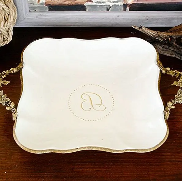 Это идеально подходит для тех уикэндов, в которых вы принимаете семейный ужин или дружеские встречи. Возьмите закуски и передайте их на вашем монограмме. Этот кусок может стать мгновенной семейной реликвией, и никто на вечеринке не забудет, кто хозяин!