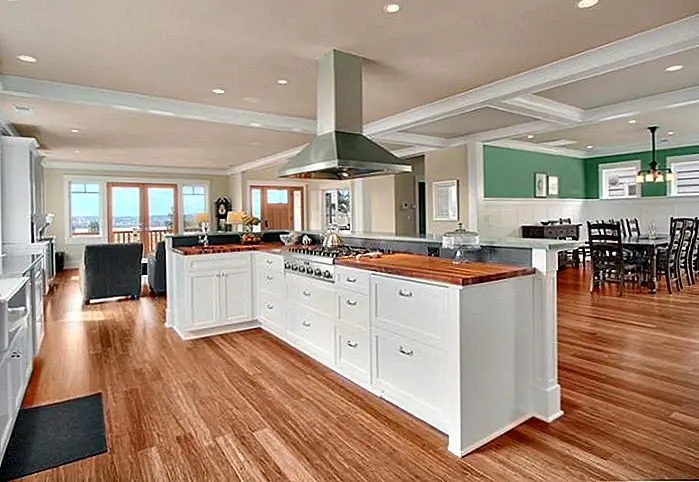 Поскольку использование натуральных материалов в настоящее время горячее в строительстве дома, бамбуковый паркет является надежным выбором для многих экологически сознательных людей. Более того, тонкие различия между бамбуковыми и лиственными породами предоставляют домам из бамбукового полы ощущение индивидуальной индивидуальности.