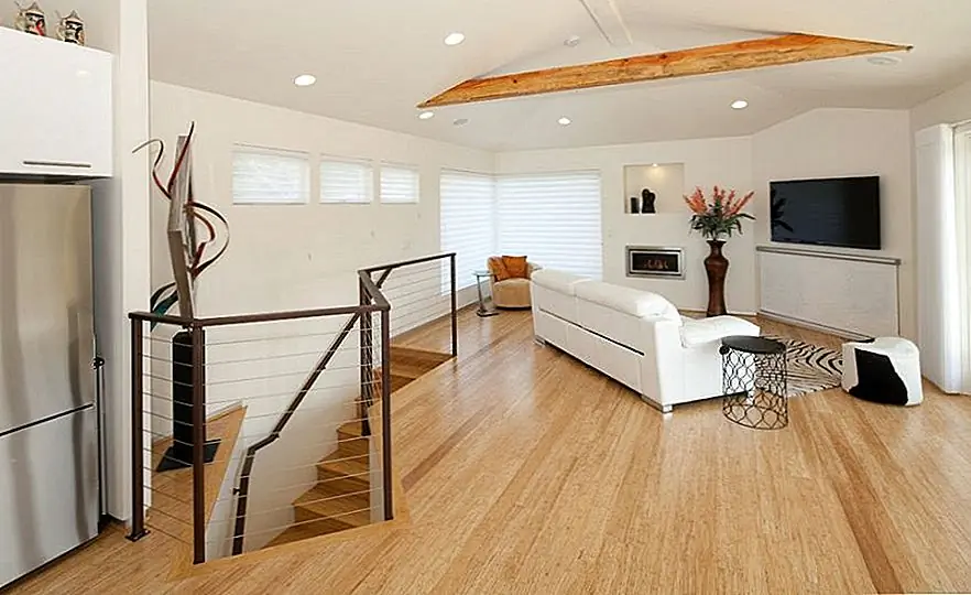 Поскольку бамбуковые полы могут стать обесцвеченными, помятыми или поцарапанными с течением времени, утешительно знать, что они могут быть переделаны по мере необходимости. Как правило, установка бамбукового напольного покрытия включает в себя множество слоев отделочных покрытий для защиты самого бамбука. Но, при необходимости, шлифование поверхности, а затем повторное нанесение отделочных покрытий достигнет внешнего облика бамбуковых полов.